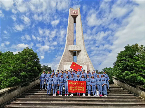 6月2日深圳科技工業(yè)園機(jī)關(guān)黨委全體黨員到紅桂東.紅井岡干部教育培訓(xùn)中心參加黨性教育、紅色基因傳承活動