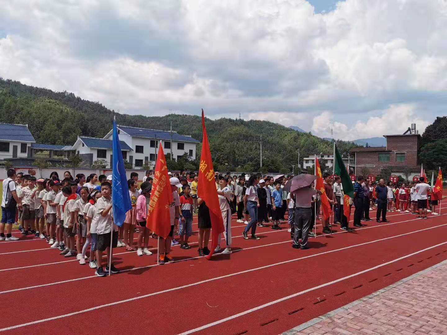 8月6日《熱烈祝賀全國青少年紅色勵志教育基地》“夏令營“隆重開營！